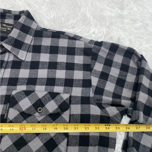 The Vermont Flannel Co. Men’s Size XL Black Gray Buffalo Plaid Button Down Shirt - Picture 9 of 9